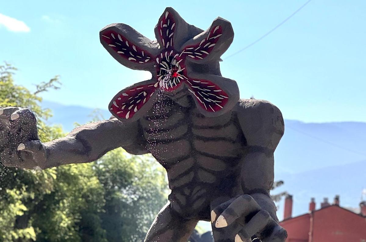 La desfilada de carrosses llueix a Puigcerdà amb tot el seu esplendor en els 140 anys de la Festa de l'Estany La desfilada de carrosses llueix a Puigcerdà amb tot el seu esplendor en els 140 anys de la Festa de l'Estany