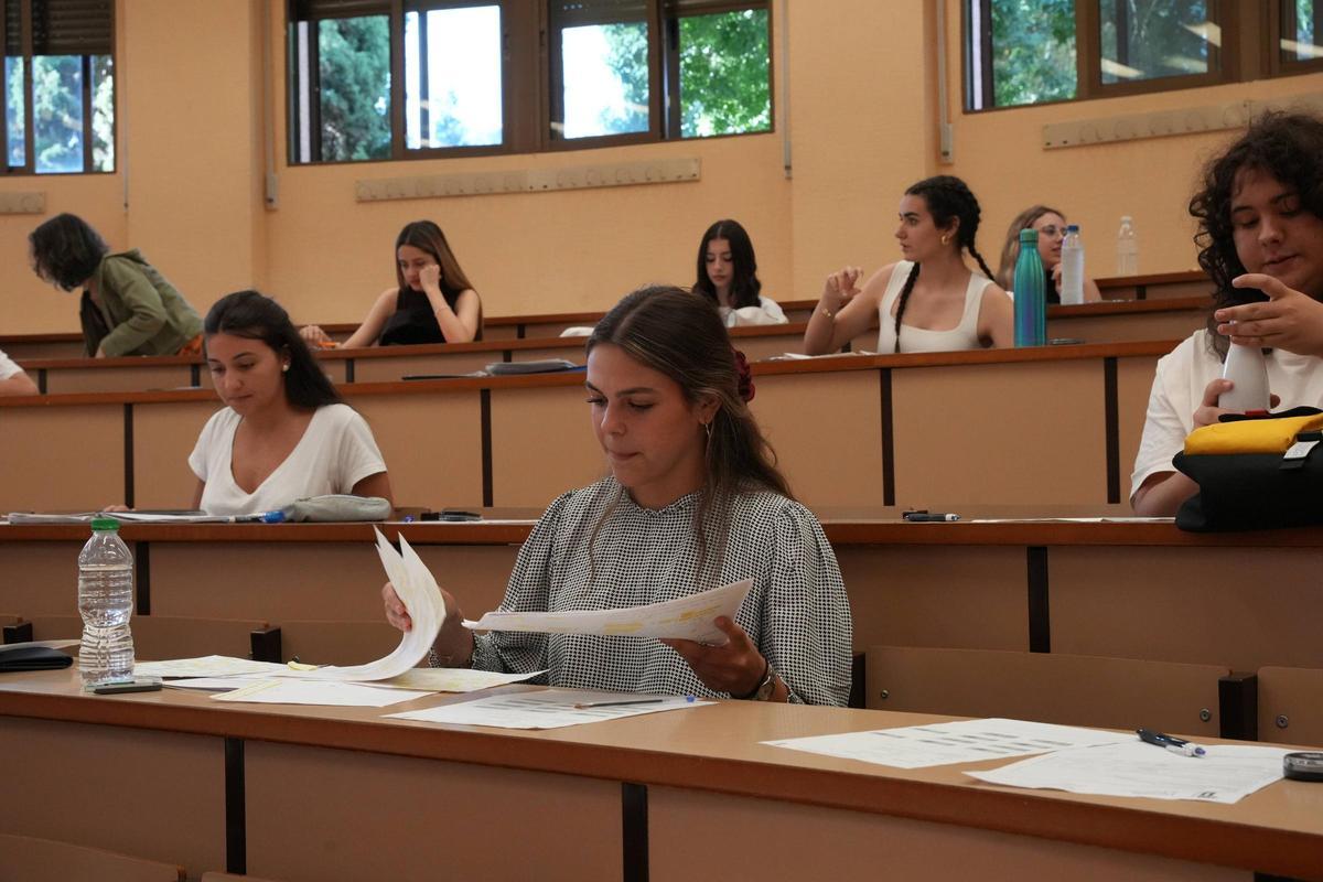 Galería | La primera jornada de la Selectividad en Badajoz, en imágenes
