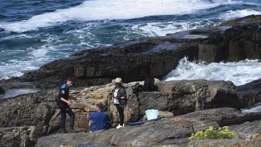 Buscan en A Coruña a un hombre que cayó al mar desde una lancha