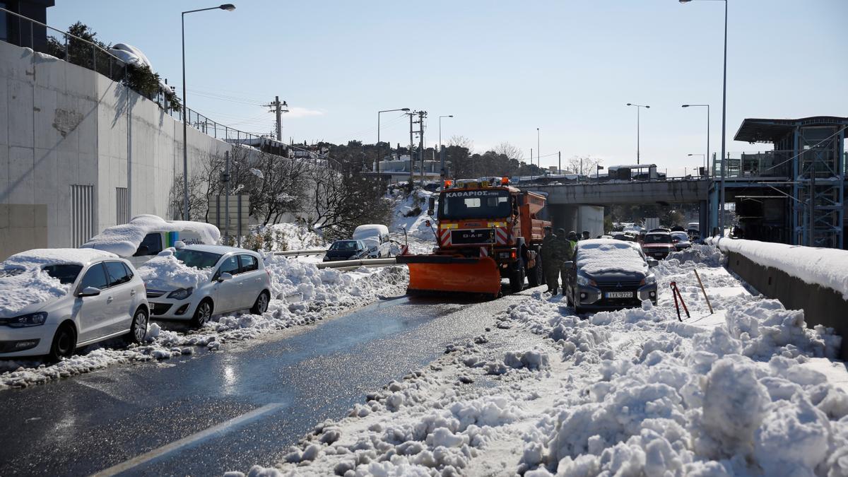 Grecia, bajo la nieve dejada por el temporal Elpis.