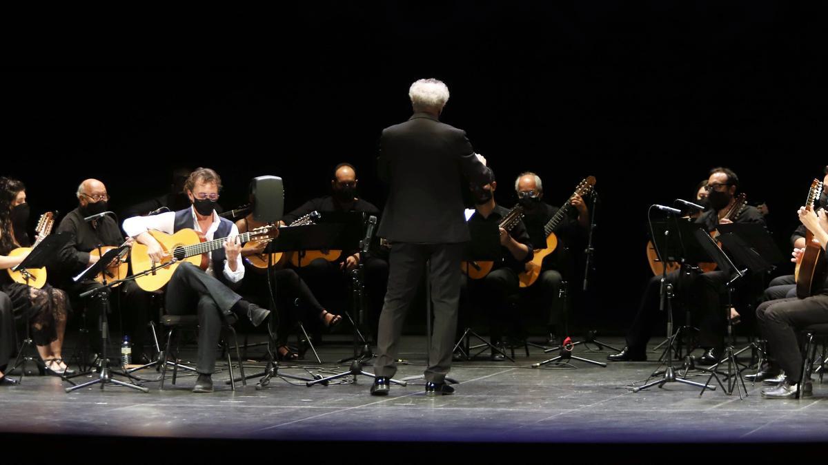 Quinta jornada del Festival de la Guitarra: Mariza, José Antonio Rodríguez y Paco Serrano con la Orquesta de Plectro