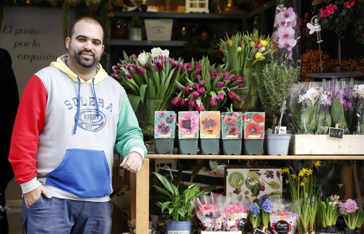 Fran Pérez en su floristería