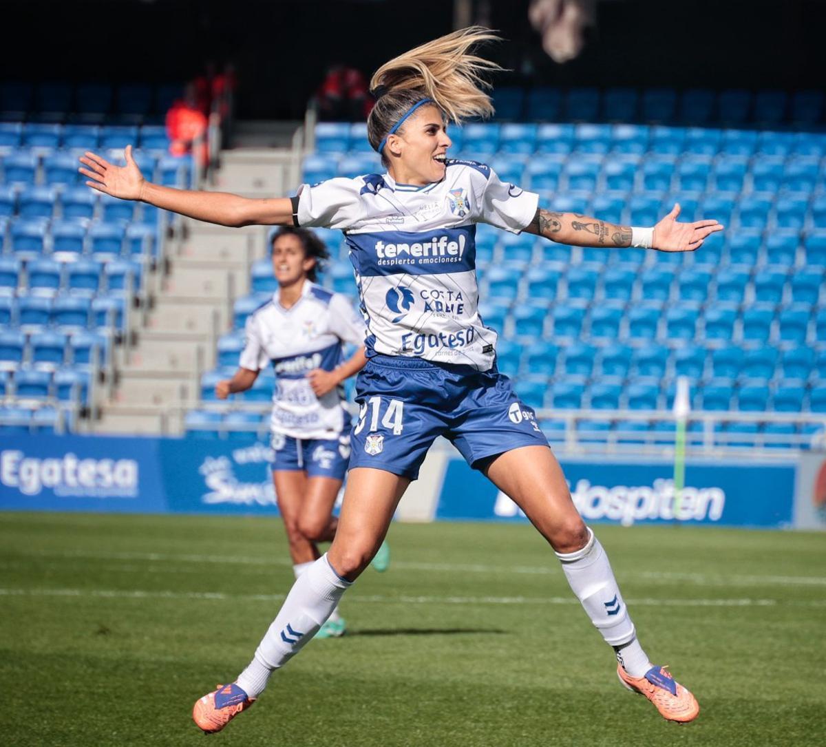 Natalia Ramos celebra un gol en el Heliodoro Rodríguez López.  | MARÍA PISACA