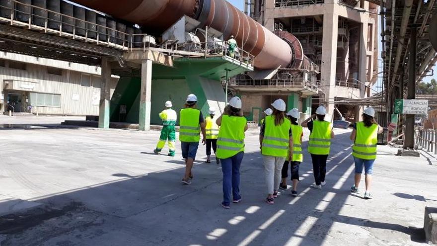 Lafarge recibe a los alumnos de un programa de inserción laboral