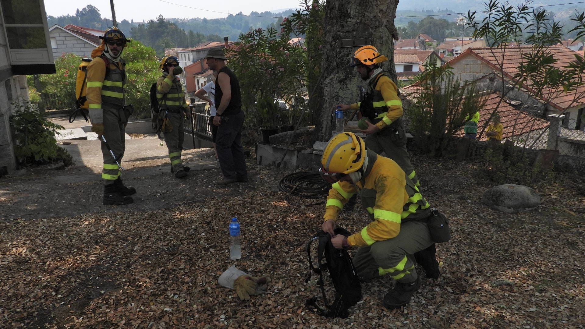 Activos tres incendios en la zona cero de la ola de calor en Galicia