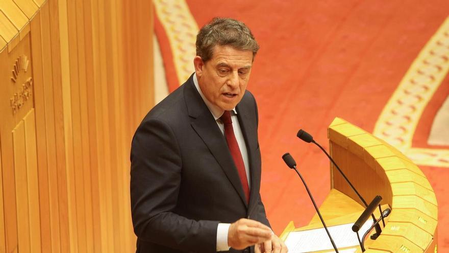 a Rueda de gobernar a golpe de «bono» y renombra su modelo: «Galicia Caridade»