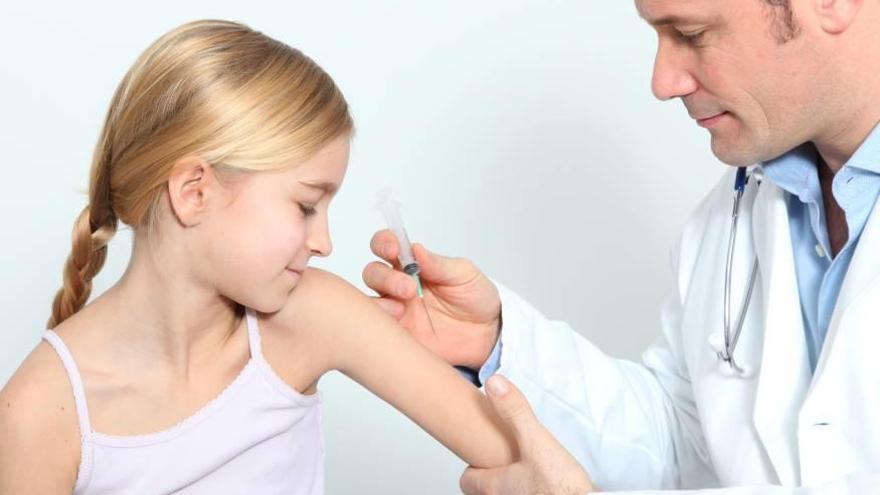 Salud pondrá la vacuna de recuerdo de la tos ferina a 40.000 niños a partir de junio