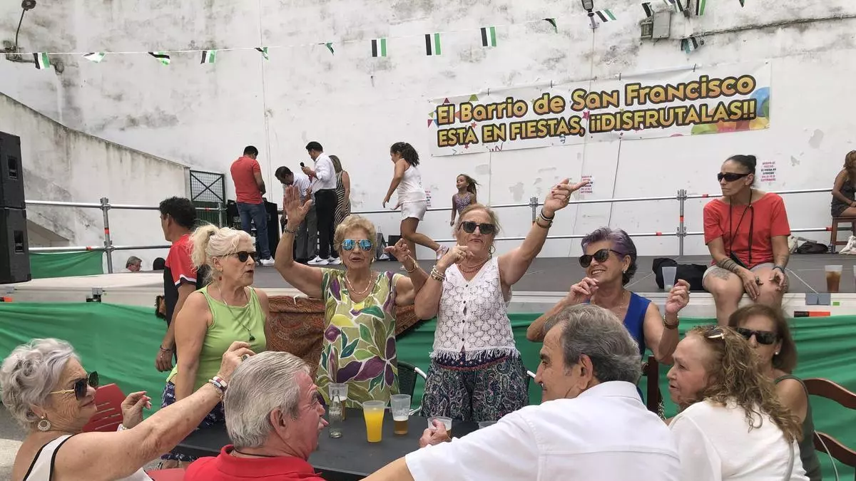 Vídeo | "El mejor cocido de Cáceres", el de los Burgos: 300 raciones y 25 kilos de garbanzos