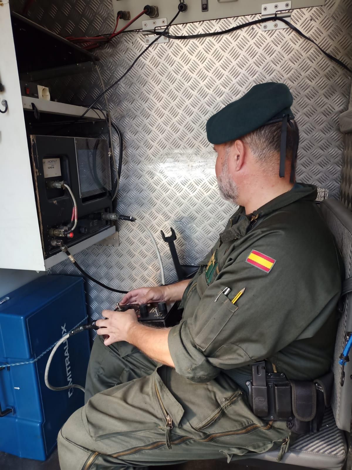 Demostración de la Guardia Civil en el colegio Elena Sánchez Tamargo de Laviana