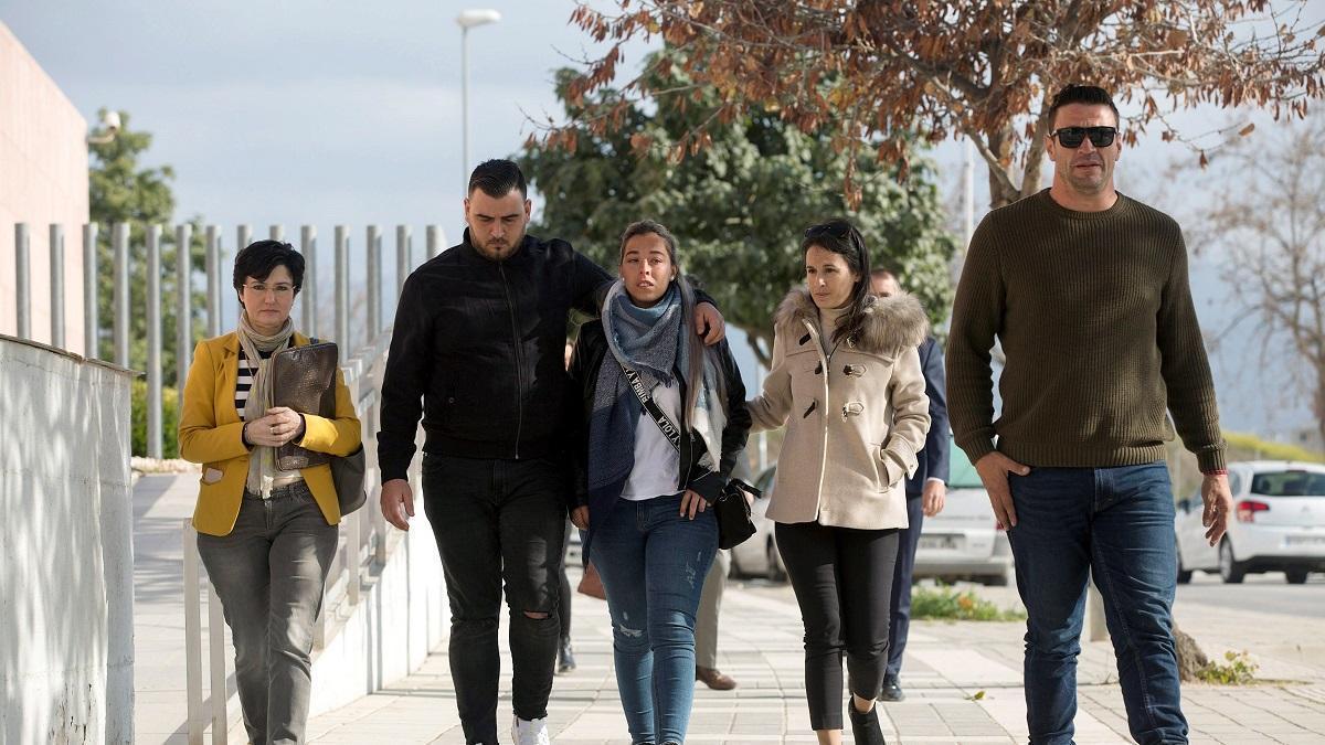 La familia de Julen llegando al juzgado en Málaga.