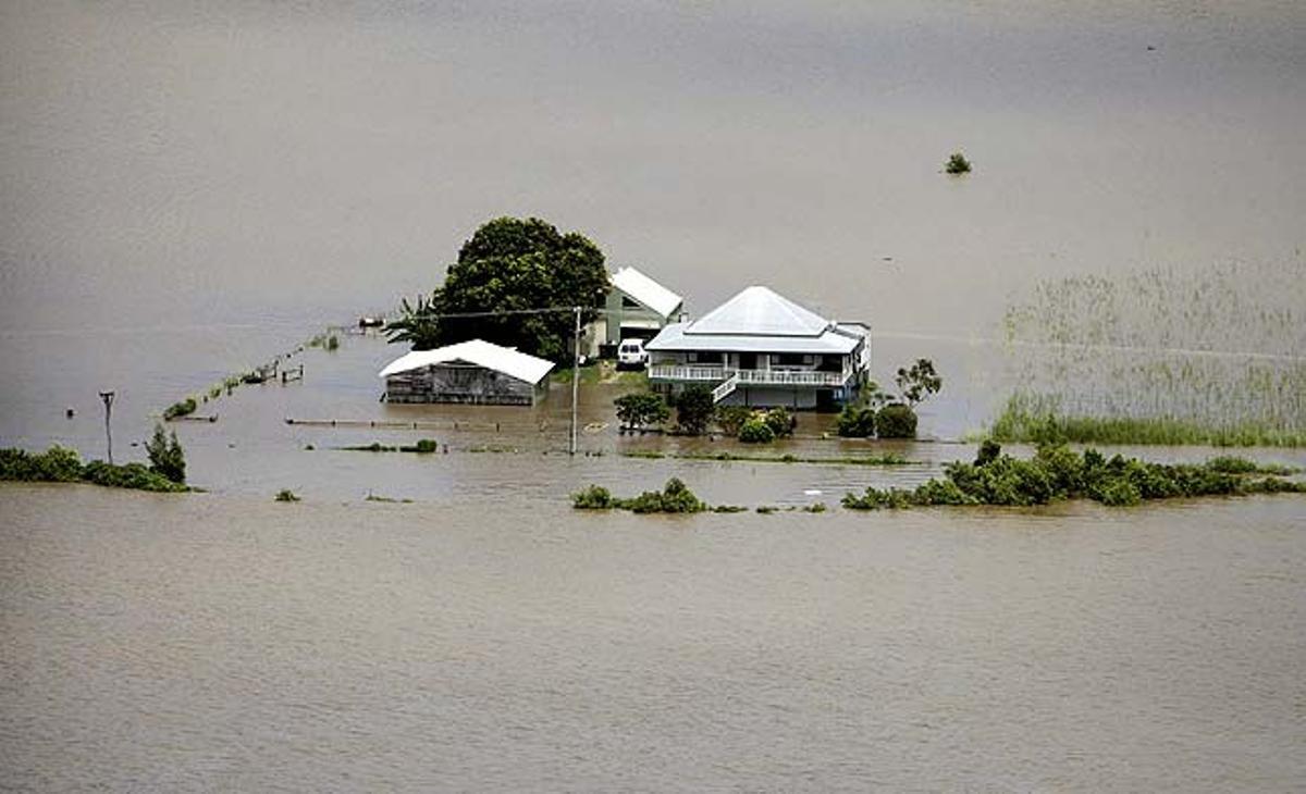 Una casa està envoltada d’aigua a causa d’una inundació a prop de Grafton, a l’estat de New South Wales, a Austràlia.