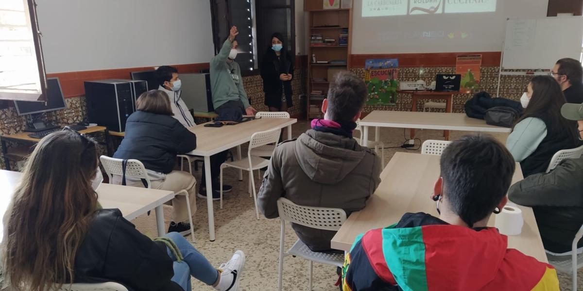 Los jóvenes reciben las formaciones de inserción sociolaboral.