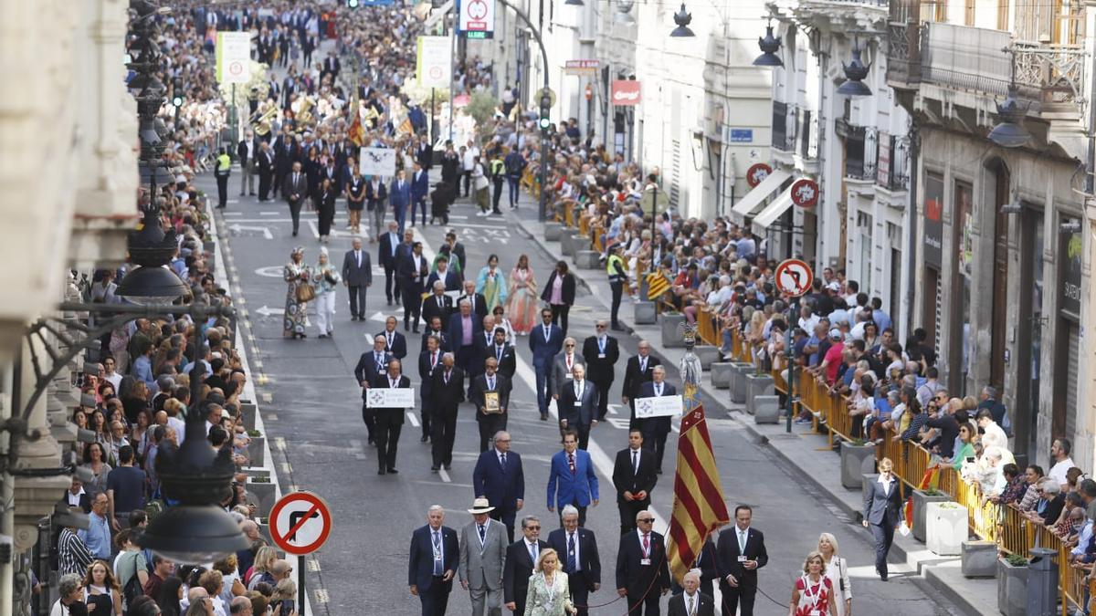 Procesión cívica por la calle de la Paz.