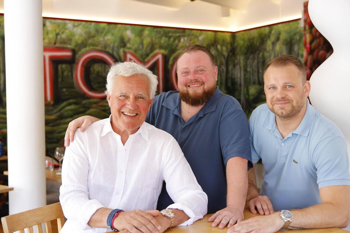Von links: Andreas Hoffmann, Luc Urbany und Restaurantleiter Kevin.