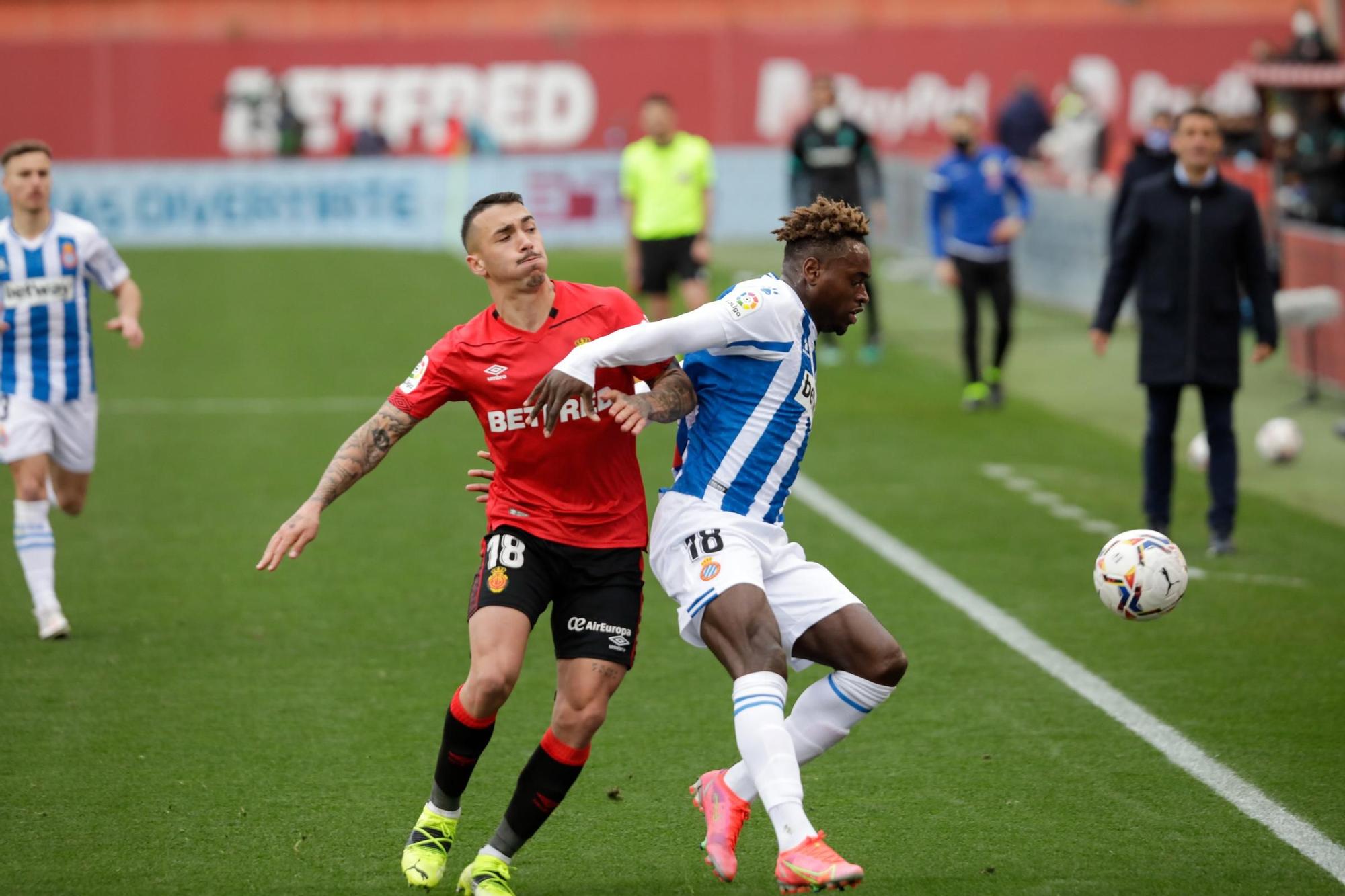 El Mallorca perdona al Espanyol y pierde