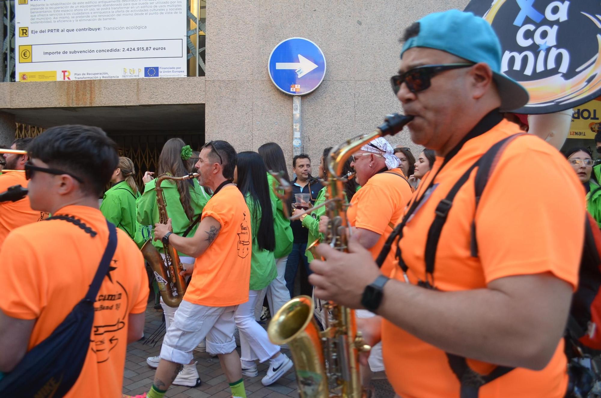 GALERÍA | Las mejores imágenes del desfile de peñas en Benavente