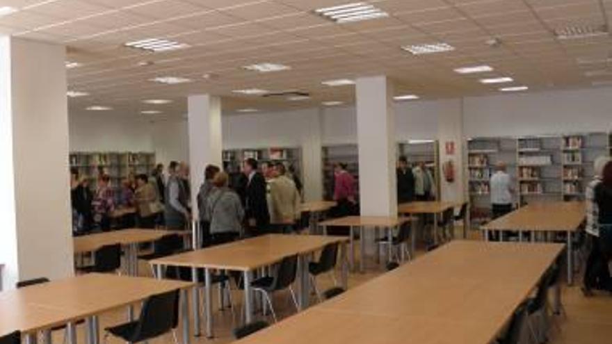 Torrevieja paga sin contrato de alquiler una biblioteca para 200 niños