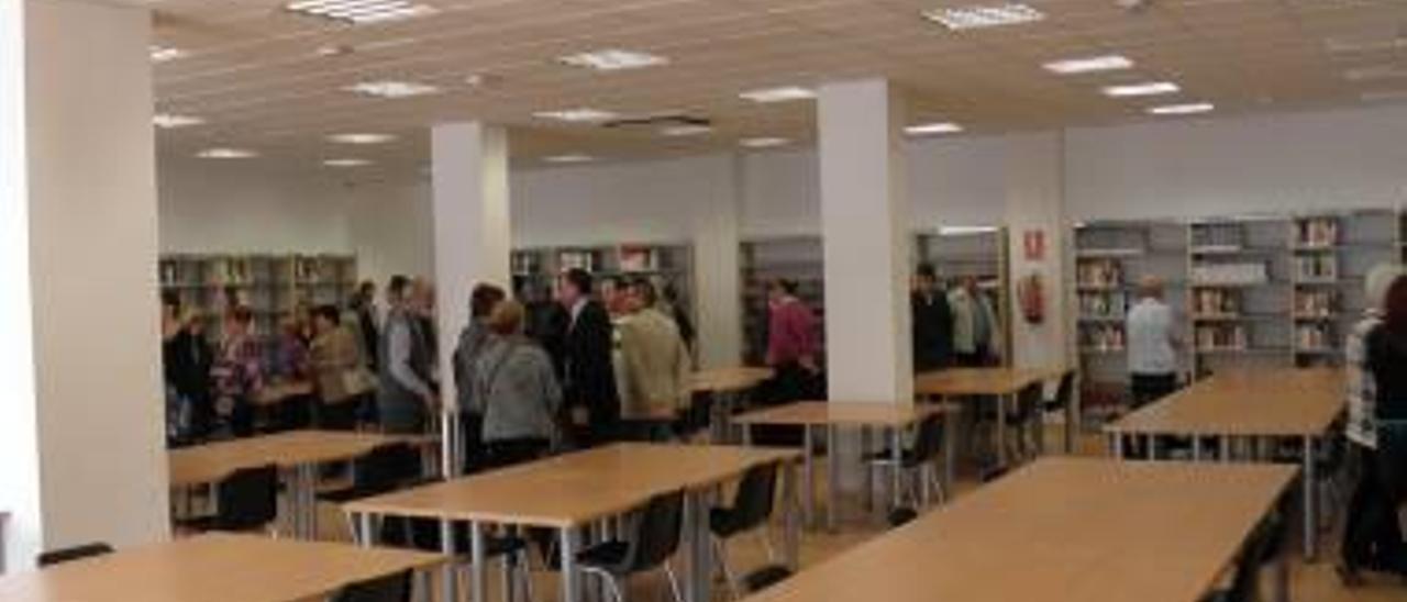 Torrevieja paga sin contrato de alquiler una biblioteca para 200 niños