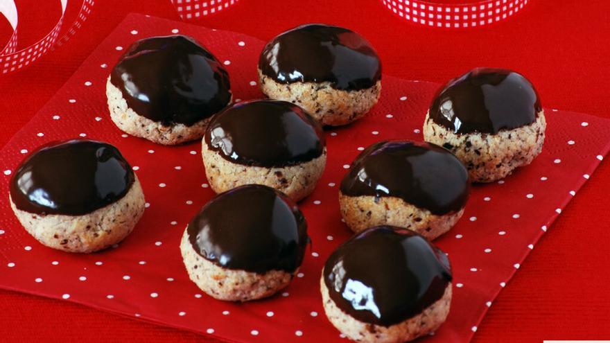 Galletas de almendra, avellana y chocolate.