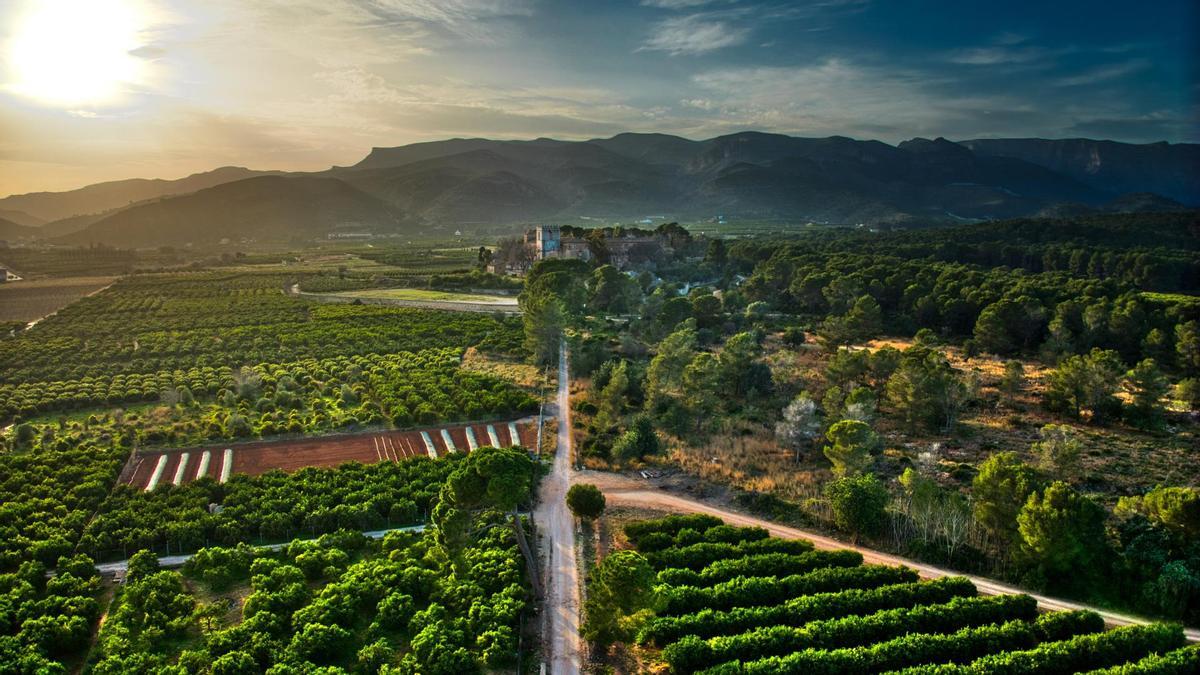 Uno de los monasterios más impresionantes de España está escondido entre las montañas en Valencia