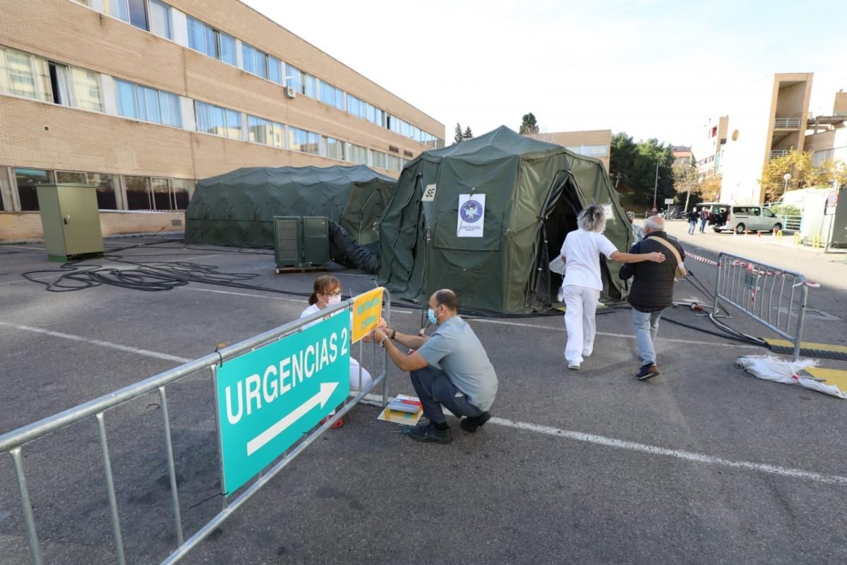 El Clínico habilita una carpa de Urgencias en el parking