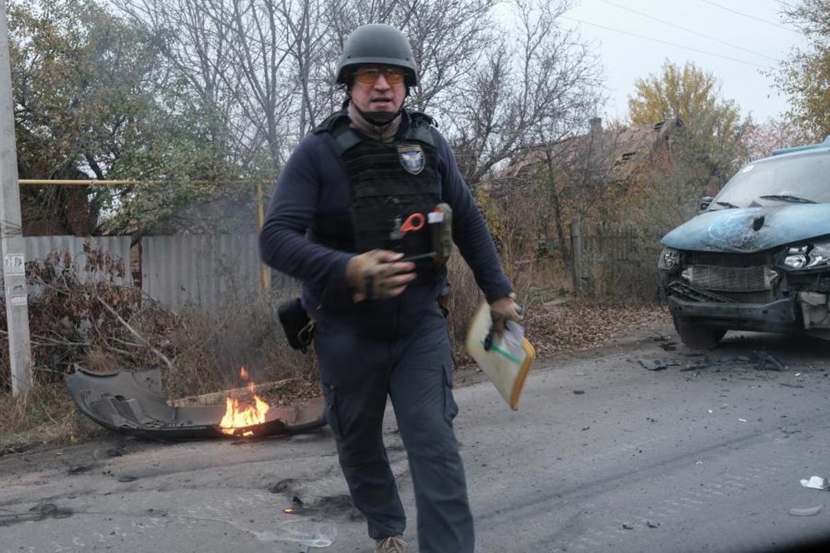 Un dron ruso impacta contra un coche de una misión humanita durante un intento de evacuación de civiles en Donetsk