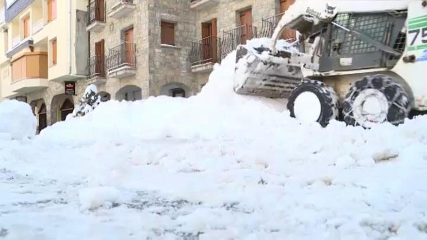 La nieve causa numerosos problemas, sobre todo en el Pirineo