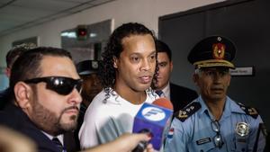 Ronaldinho, llegando para comparecer ante el juez