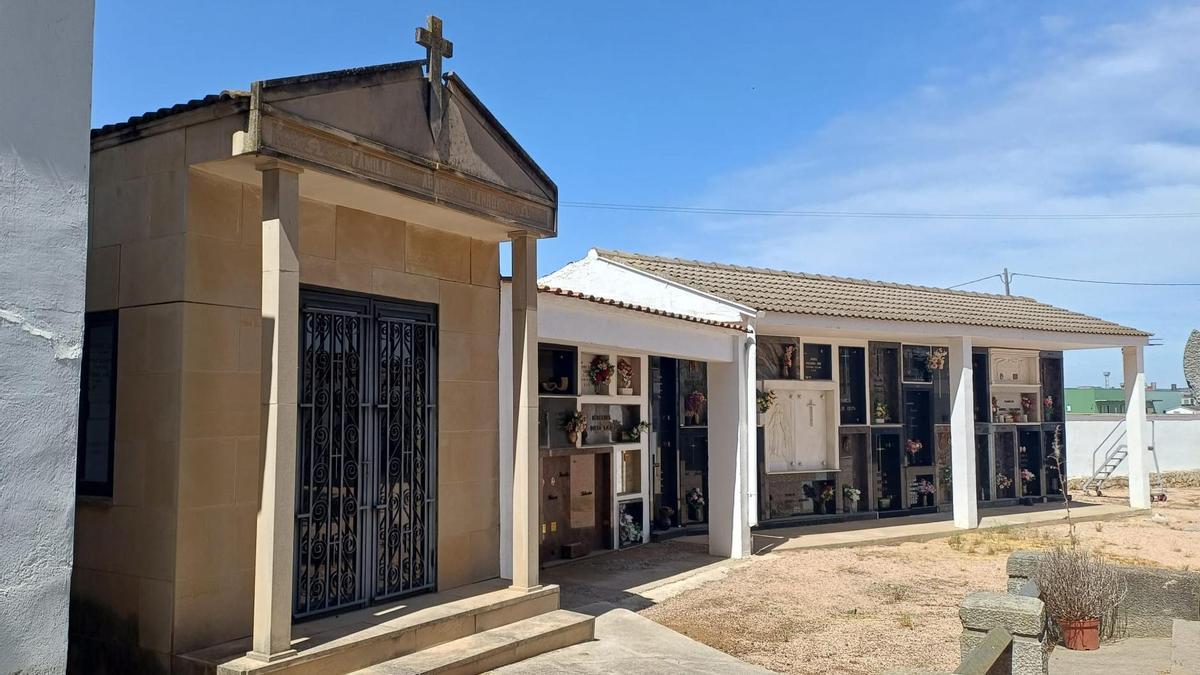 El cementerio de Alcolea de Cinca ha sufrido una serie de robos de lápidas y piezas de bronce.