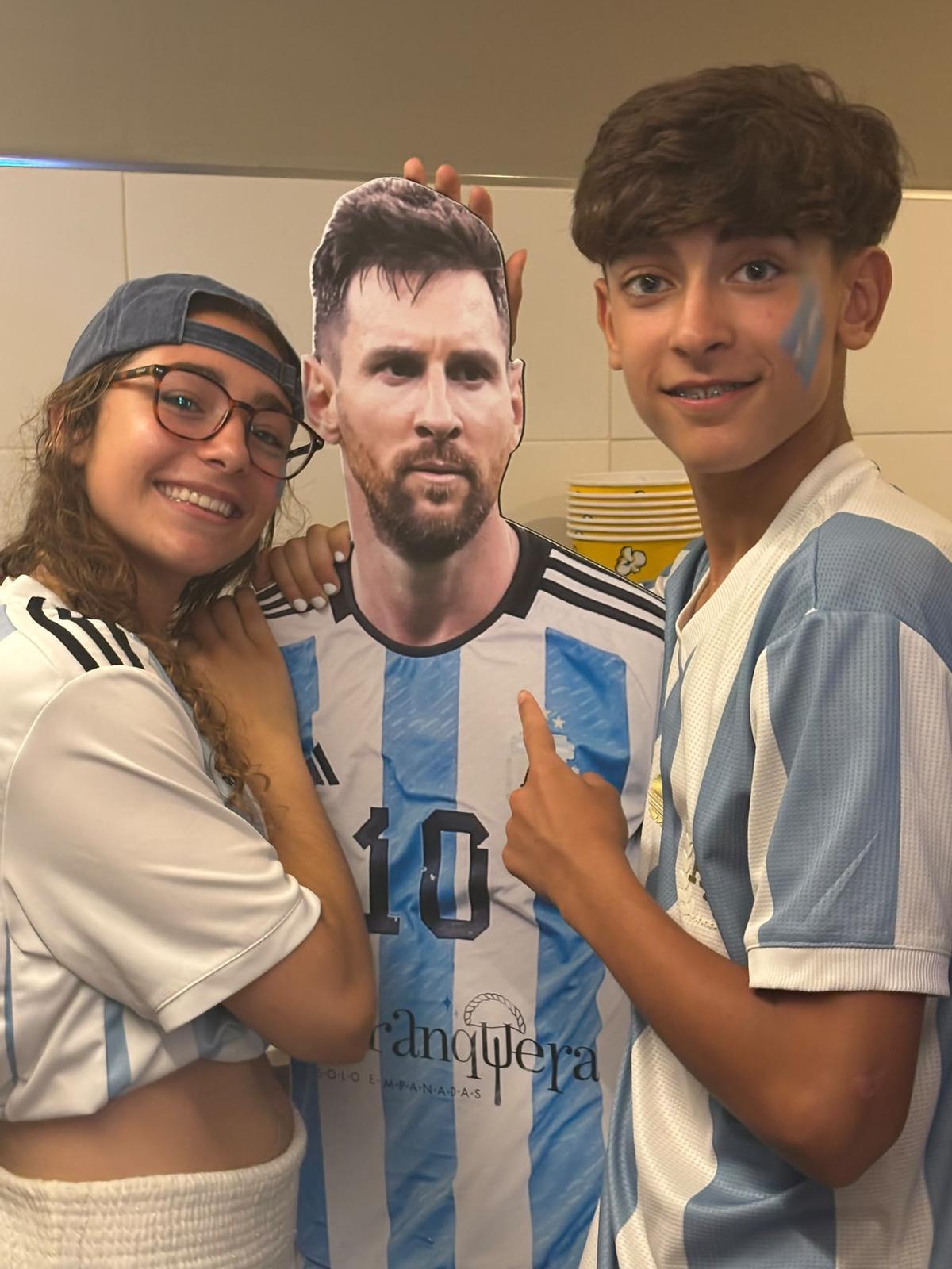 La hija de Lucila y su sobrino, españoles de nacimiento y argentinos de corazón.
