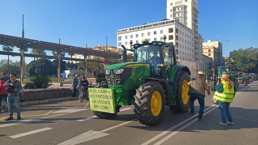 DIRECTO I La protesta de los agricultores llega al Centro de Málaga