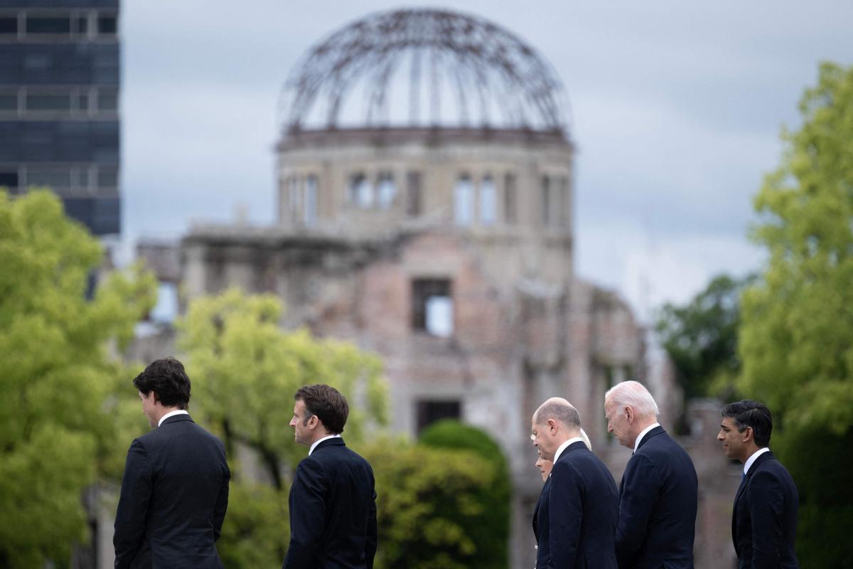 Los líderes del G7 visitan el Memorial Park para las víctimas de la bomba atómica en Hiroshima, entre protestas