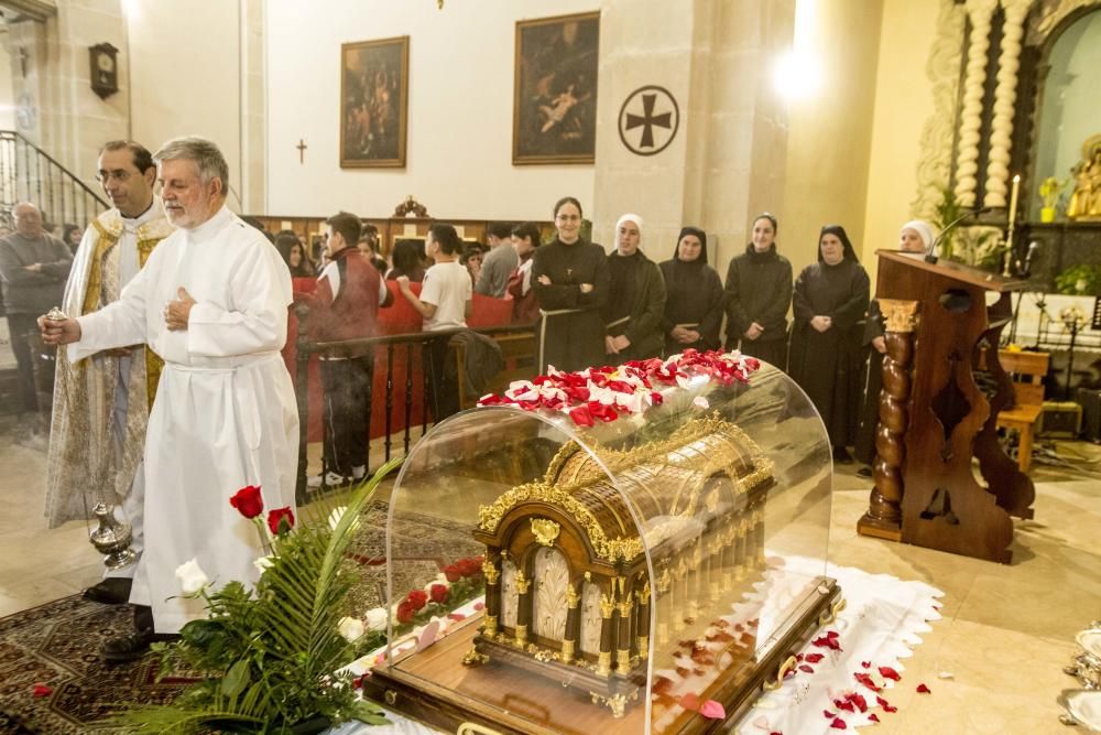 Las reliquias de Santa Teresa del Niño Jesús llegan al monasterio de Santa Faz.