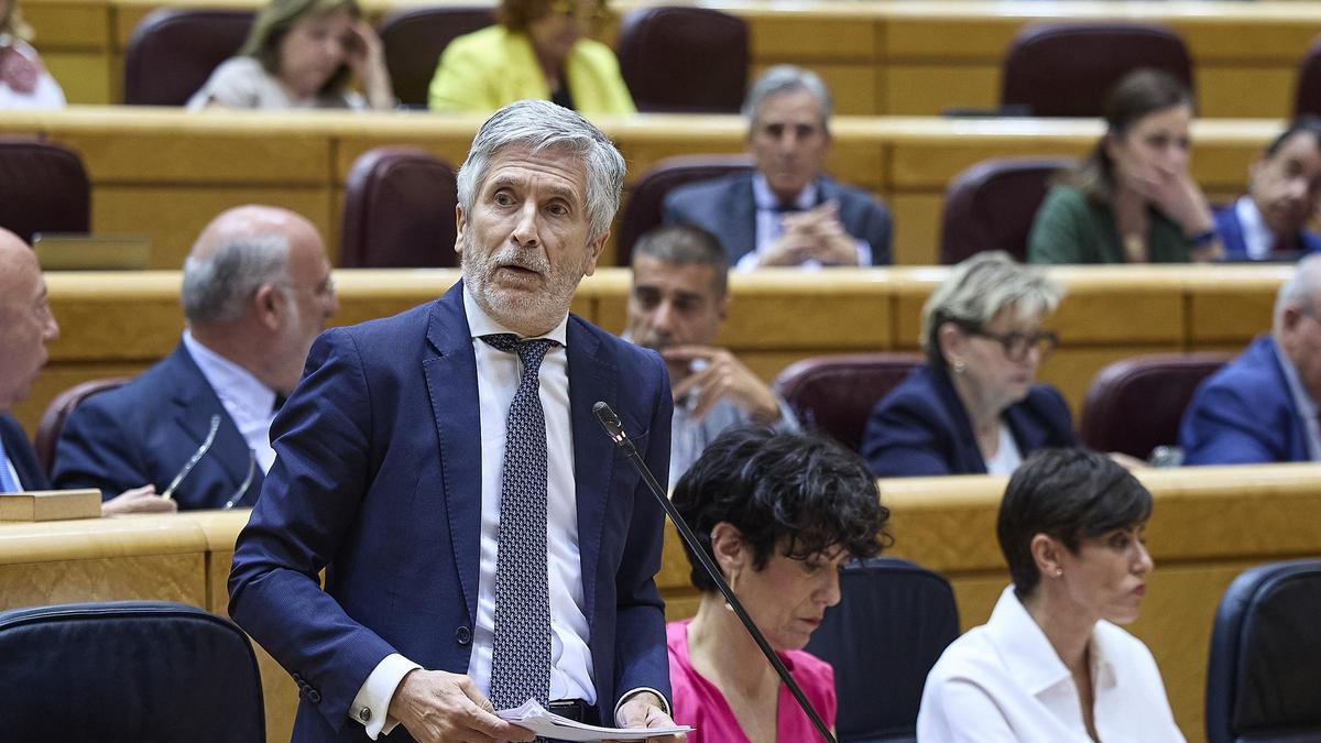 El Senado reprueba a Grande-Marlaska tras la muerte de los dos guardias civiles en Huelva que chocaron con una narcolancha