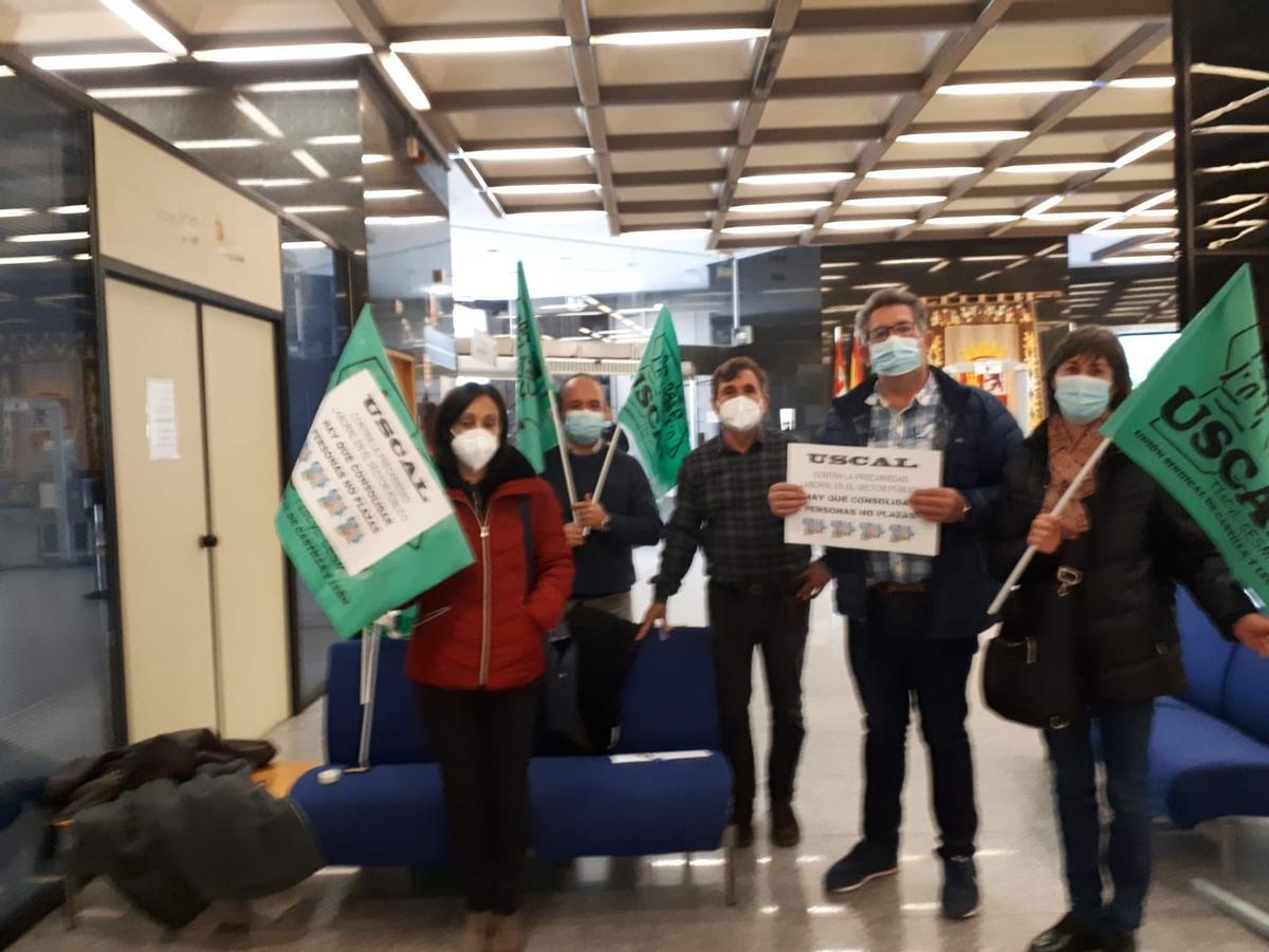 Encierro de delegados de Uscal en la Delegación de la Junta en Zamora