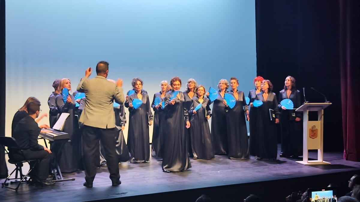 La deliciosa actuación de la Schola Cantorum de Grado estrenando el Centro Cultural