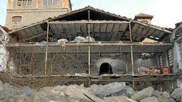 La fàbrica dels Polvorers és un complex que la manca d'inversió ha aconseguit deteriorar al màxim