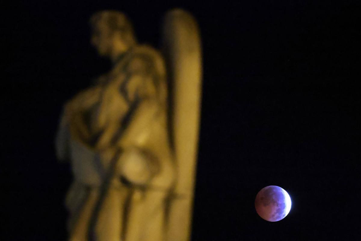 La Luna se tiñe de rojo sobre Córdoba La Luna se tiñe de rojo sobre Córdoba