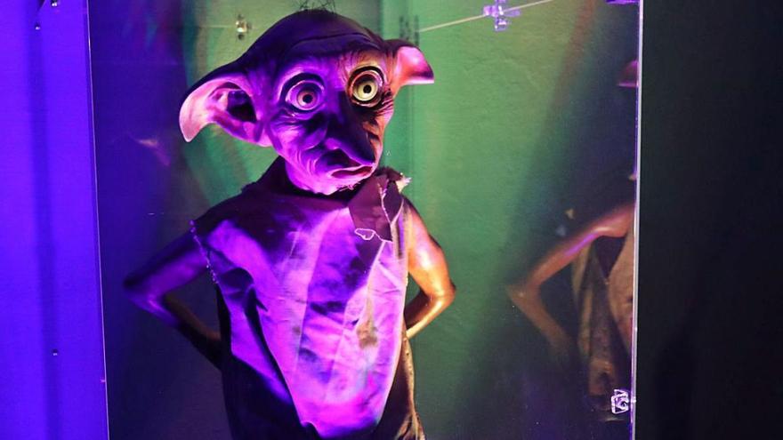 Recreación del famoso elfo doméstico Dobby en la exposición de la Colegiata de Antequera.