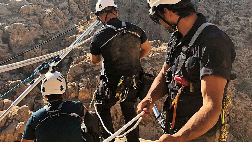 “Los Bribones” a por los libros perdidos: el Grupo de Investigación de Laviana investigará una misteriosa cueva afgana