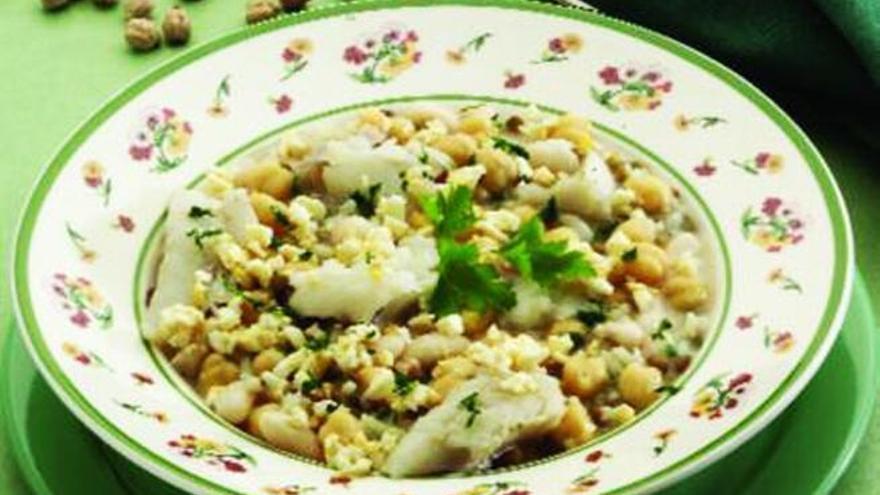 Potaje de legumbres con bacalao.