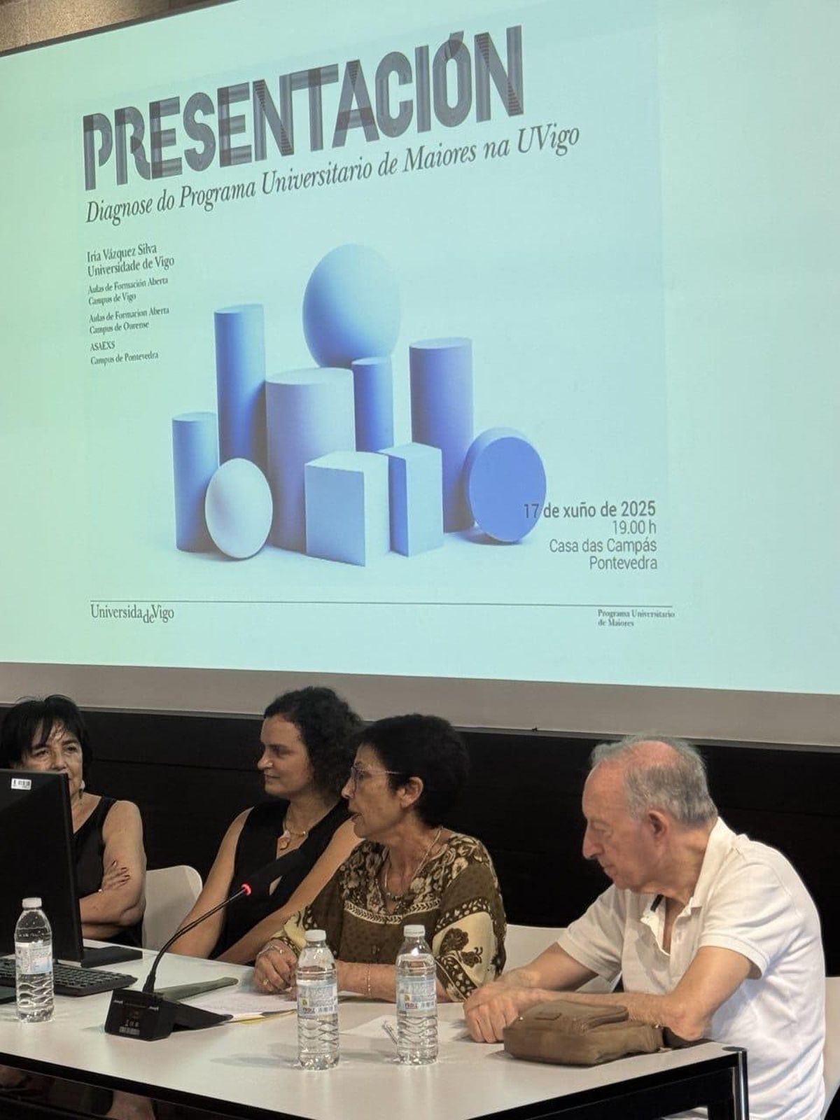 Iria Vázquez Silva, con responsables de las tres asociaciones de alumnos del PUM.