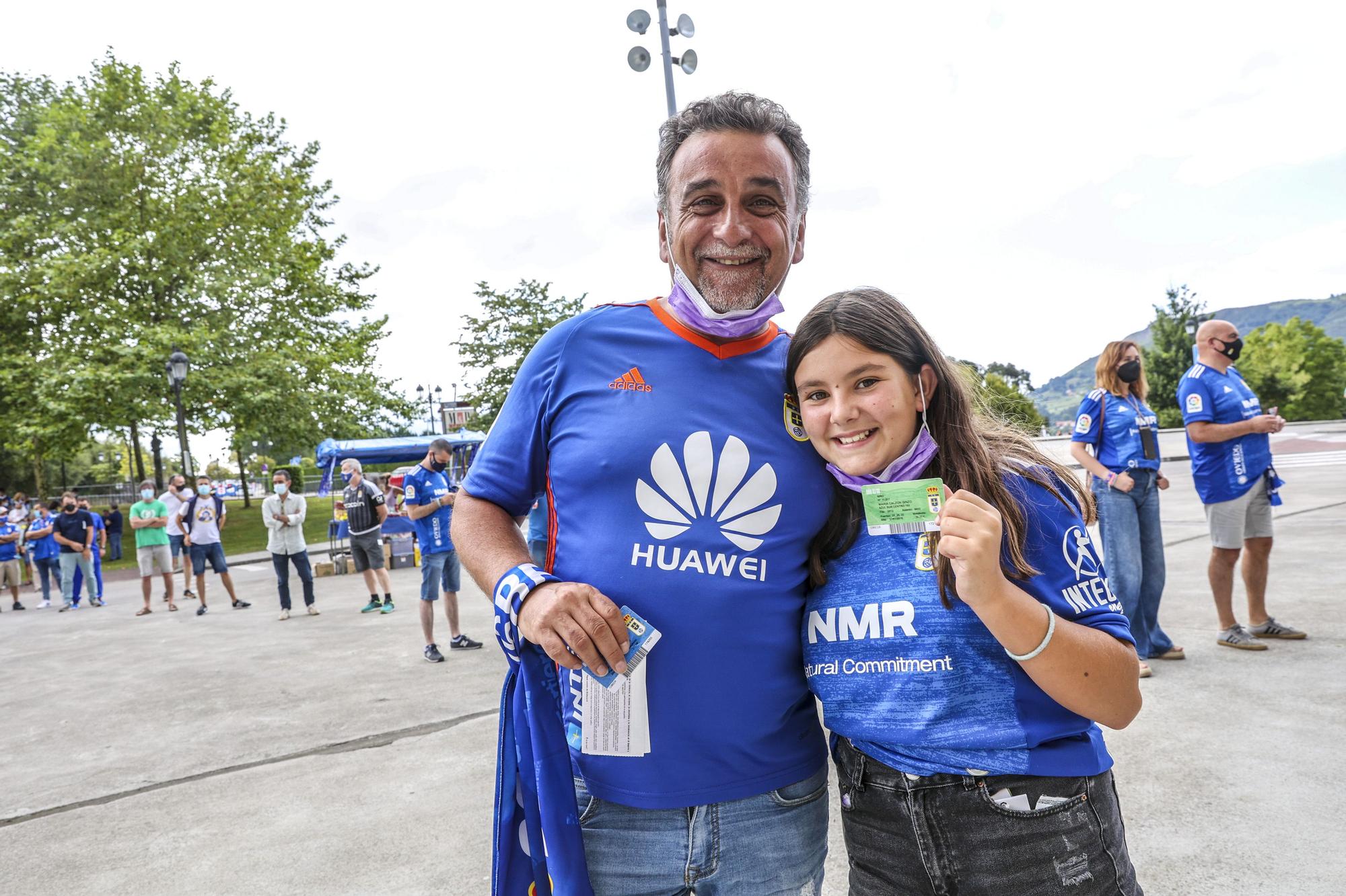 En imágenes: los aficionados del Real Oviedo vuelven al campo