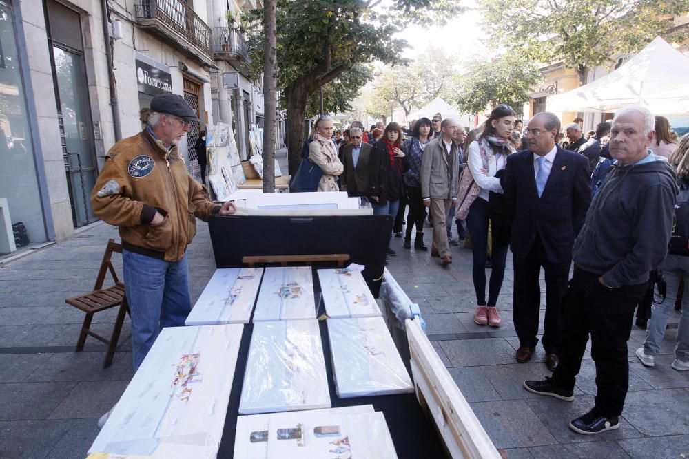 Milers de persones omplen Girona per Tots Sants