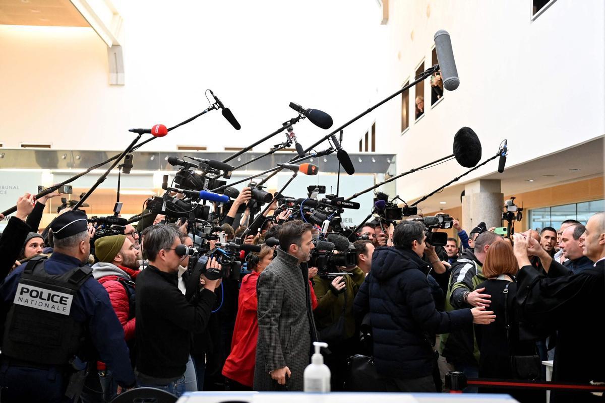 Gisele Pelicot (2nd R) arrives at the courthouse in Avignon on December 19, 2024, as the verdict is expected in the trial of her ex-husband, with 50 others, accused of drugging her and orchestrating multiple rapes over nearly a decade. A court in the French southern town of Avignon is trying Dominique Pelicot, a 71-year-old retiree, for repeatedly raping and enlisting dozens of strangers to rape his heavily sedated wife Gisele Pelicot in her own bed over a decade. Fifty other men, aged between 26 and 74, are also on trial for alleged involvement, in a case that has horrified France. (Photo by Sylvain THOMAS / AFP)