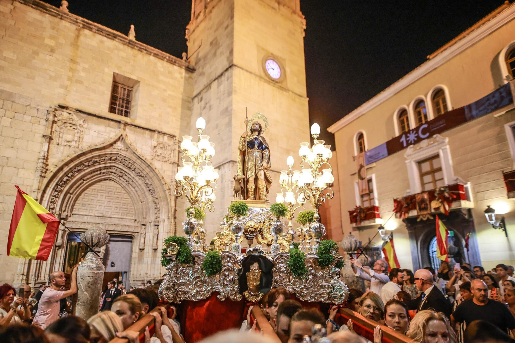 Aquí tienes las imágenes de la procesión de San Roque de Callosa de Segura, que cerraba las fiestas patronales de 2025