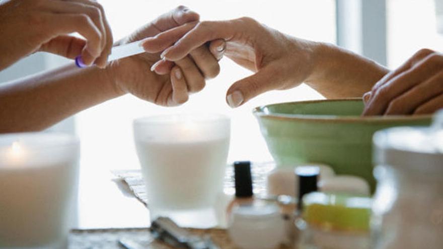 Las uñas de porcelana pueden durar unos seis meses