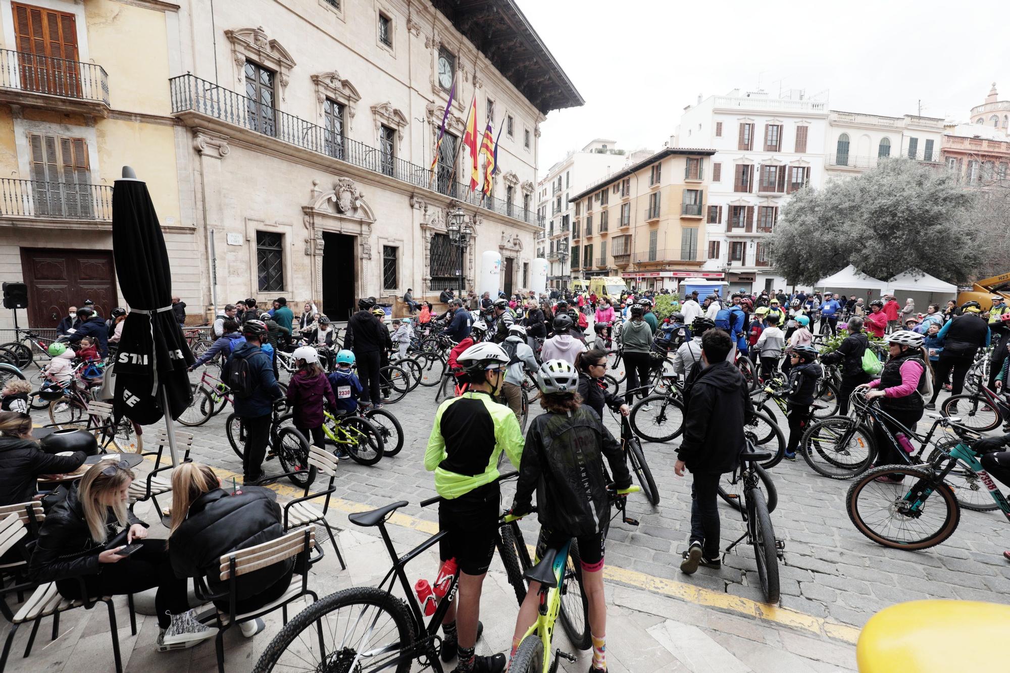 Casi 3.000 personas en el regreso de la Diada Ciclista de Sant Sebastià en Palma