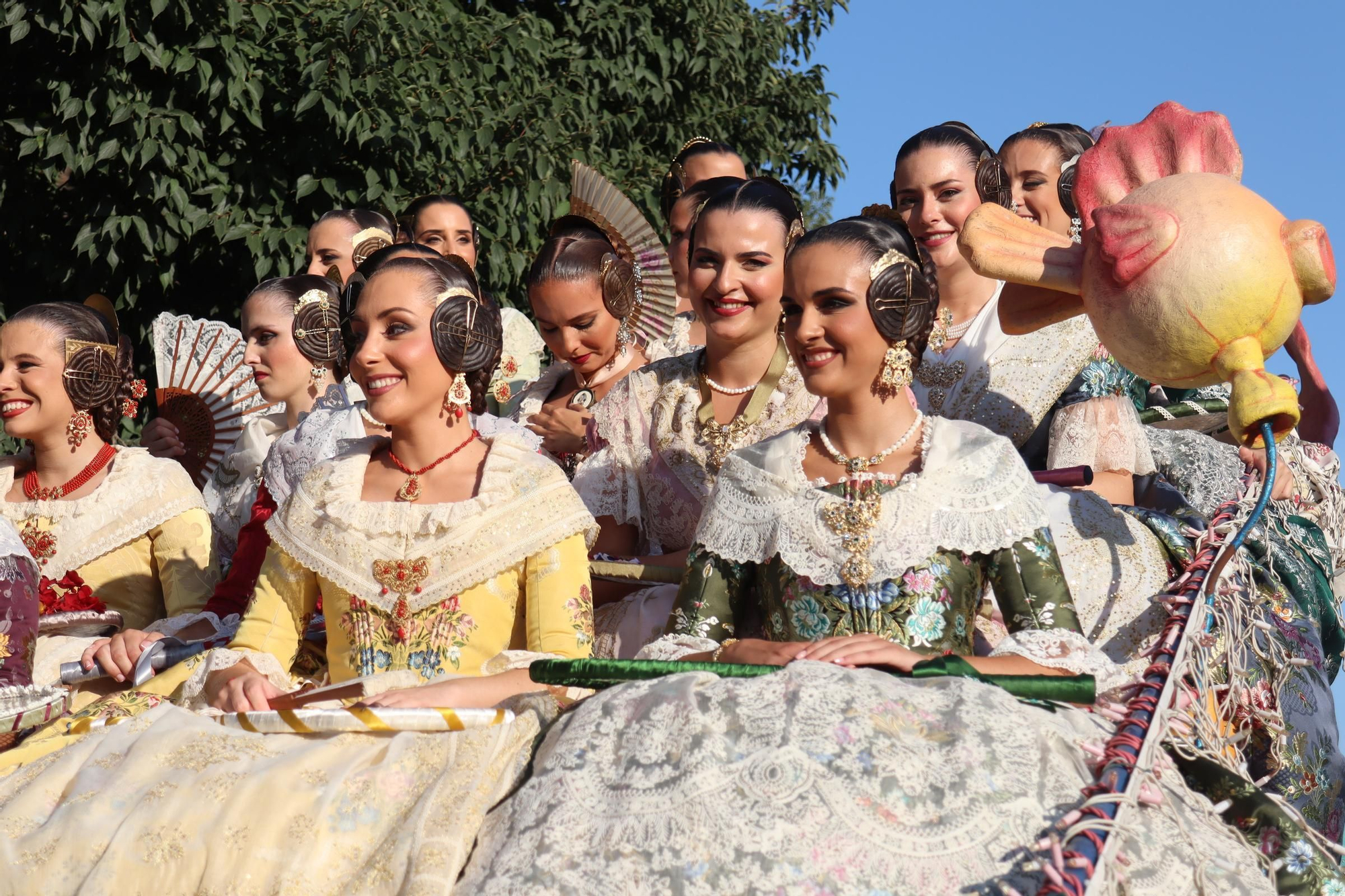 Las candidatas a Fallera Mayor de València 2026 se estrenan en la Batalla de Flores