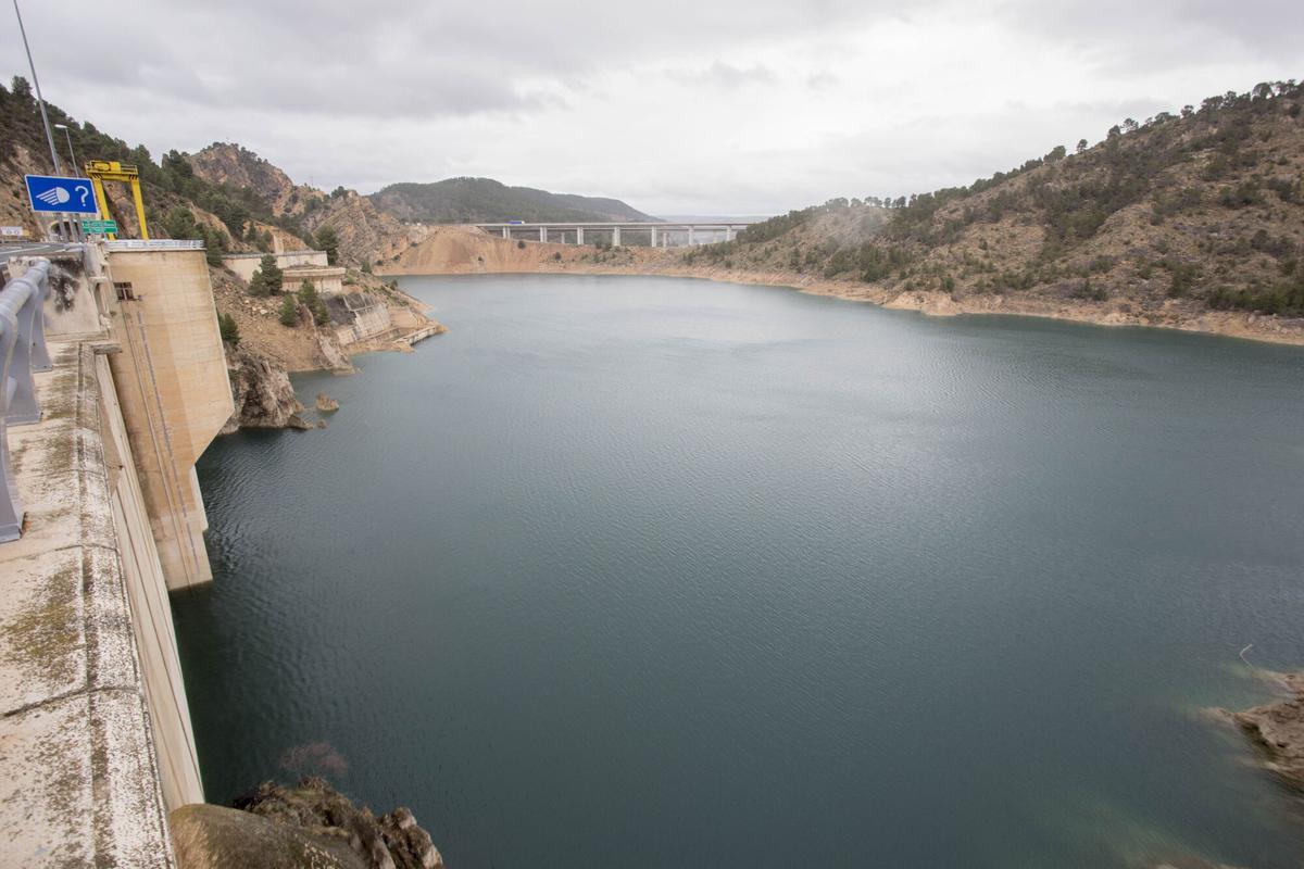 El pantano de Contreras en octubre de 2022 al 83 % de su capacidad.